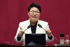 무제한 토론 시작하는 임이자 국민의힘 의원