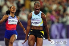 앨프리드, 리처드슨 꺾고 女100ｍ 우승… 세인트루시아 첫 金