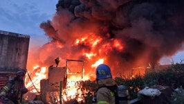 경산 나일론원단 창고 화재 3시간50분만에 진화...인명피해 없어