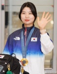손인사하는 남수현 선수