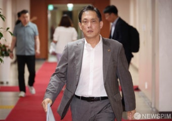 국무회의 참석하는 김태규 방통위원장 직무대행