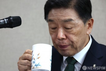 속타는 김형석 독립기념관장