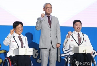 유인촌 장관 선수단에 격려 손편지 전달