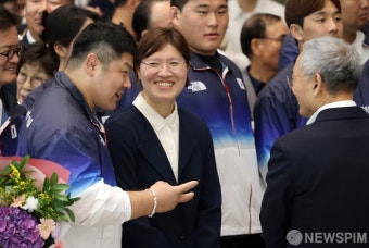 파리올림픽 선수단 맞이하는 유인촌 장관-장미란 차관