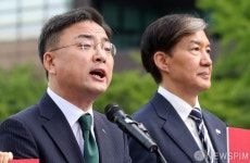 발언하는 신장식 조국혁신당 원내부대표