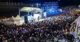 안산 방아머리 해변 수놓은 1600대 드론쇼...6만5000여명 함께 즐겨