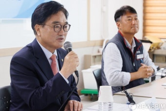 민주노총 방문해 인사말하는 우원식 국회의장