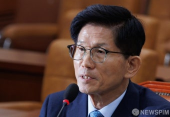 답변하는 김문수 고용부 장관 후보자