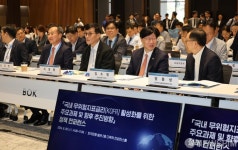 컨퍼런스 참석한 이창용 한국은행 총재