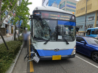 부산 연제서 레미콘 차량·시내버스 추돌…1명 경상