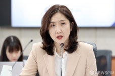 인사말하는 김수경 차관