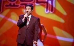 빙글빙글 도는 의자, 회전의자…의 가수 김용만 별세...향년 89세