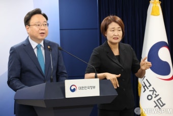 의료개혁 추진상황 브리핑하는 조규홍 장관