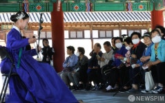 해금 영재 윤하원이 공연하는  남산골 한옥마을