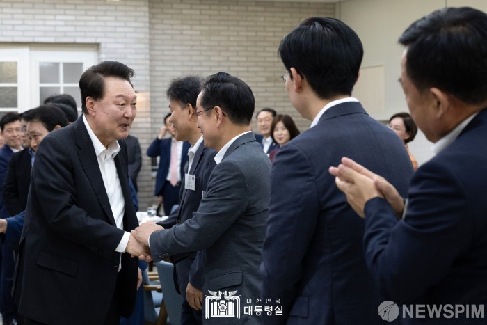 이재명 대통령, 더불어민주당 의원들과의 첫 만찬 진행