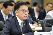 의원 발언에 답하는 최상목 부총리