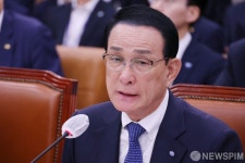 국정감사 자리한 노동진 수산업협동조합중앙회장