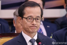 입 굳게 다문 손태락 한국부동산원 원장