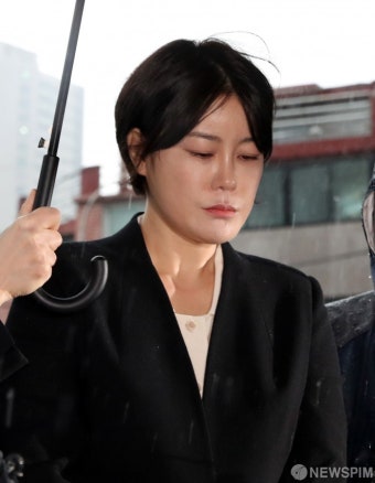 '음주운전 혐의' 문재인 전 대통령 딸 문다혜, 경찰 출석