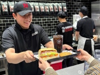 지미존스, 아시아 최초 강남역점 그랜드 오픈