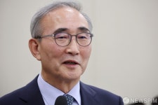 의원질의에 답하는 김영섭 KT 대표