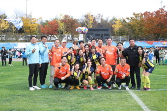화성시 홍보대사에 여자 트로트 축구선수단 'FC트롯퀸즈' 위촉