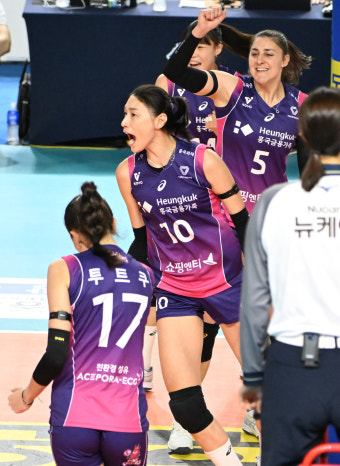 [프로배구] '김연경·투트쿠 48득점' 흥국생명, 5연승…도로공사 5연패