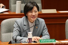 질의에 답하는 송미령 농림축산식품부 장관