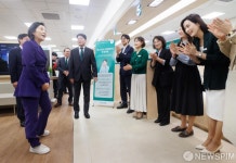 직원 격려하는 오영주 장관