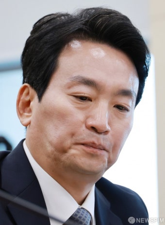 굳은 표정짓는 박장범 한국방송공사 사장 후보자