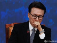 발언 준비하는 김민석 최고위원