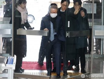 '100억대 횡령·배임 혐의' 홍원식 전 남양유업 회장, 구속 기로