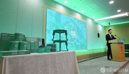 그린 오로라(Green Aurora)로 물든 시청 브리핑룸