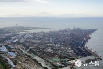 트럼프, 일본제철의 미국 철강기업 인수 승인,US스틸은 미국에 남겠다