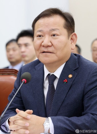 '비상계엄' 관련 발언하는 이상민 장관