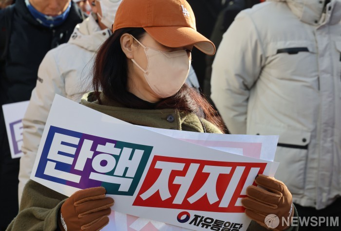 학생 간 충돌과 안전 위협 속에서 윤석열 대통령 탄핵 논의 고조, 대학 내 反탄핵 시국선언으로 갈등 확산
