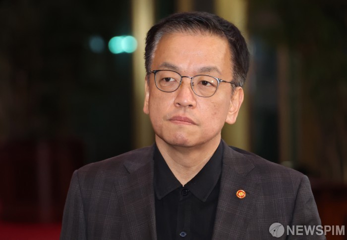 최상목 경제부총리, 한덕수 대통령 권한대행 탄핵 재고 요청