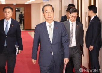 임시국무회의 참석하는 한덕수 대통령 권한대행