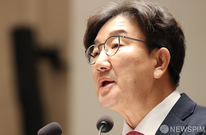 국민의힘 권 대표, 이재명 대표에 경고 대통령 놀음에 빠지지 말라