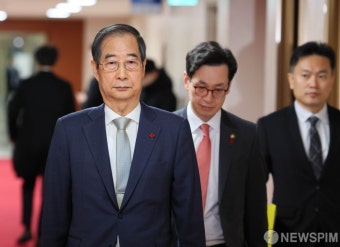 임시국무회의 입장하는 한덕수 권한대행