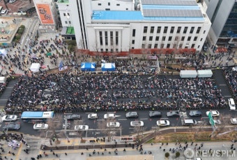 김흥국, 윤석열 탄핵 반대 집회 참석 대통령을 위해 뭉치자
