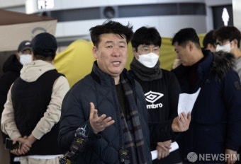 무안공항에서 발언나선 박한신 제주항공 참사 유가족협의회 대표