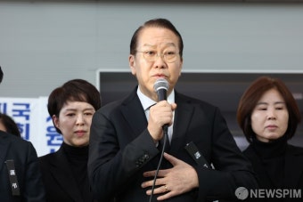 무안국제공항 찾아 유가족 위로나선 권영세 국민의힘 비상대책위원장
