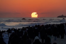 동해 망상해변에 떠 오른 2025년 을사년 첫 일출