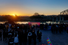 의령군 솥바위 해맞이 행사 진행…차분한 분위기