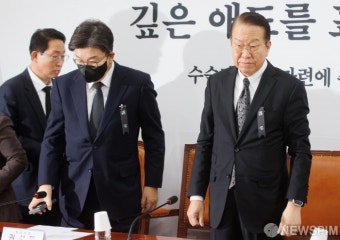 회의 참석하는 권영세-권성동