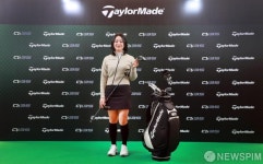 테일러메이드 신제품 론칭쇼 참석한 2024 KLPGA 3관왕 윤이나 프로