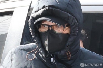불법 정치자금 혐의 '건진법사', 두번째 구속심사 출석...묵묵부답