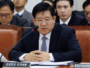 백골단 관련 질의 답변하는 이호영 직무대행