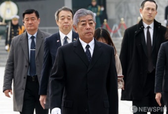 현충원 참배 마친 이와야 다케시 일본 외무상